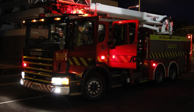 SunLive - Bay of Plenty fire crews battle 2ha blaze