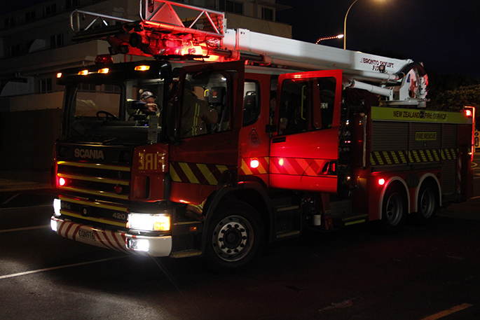 SunLive - Bay of Plenty fire crews battle 2ha blaze