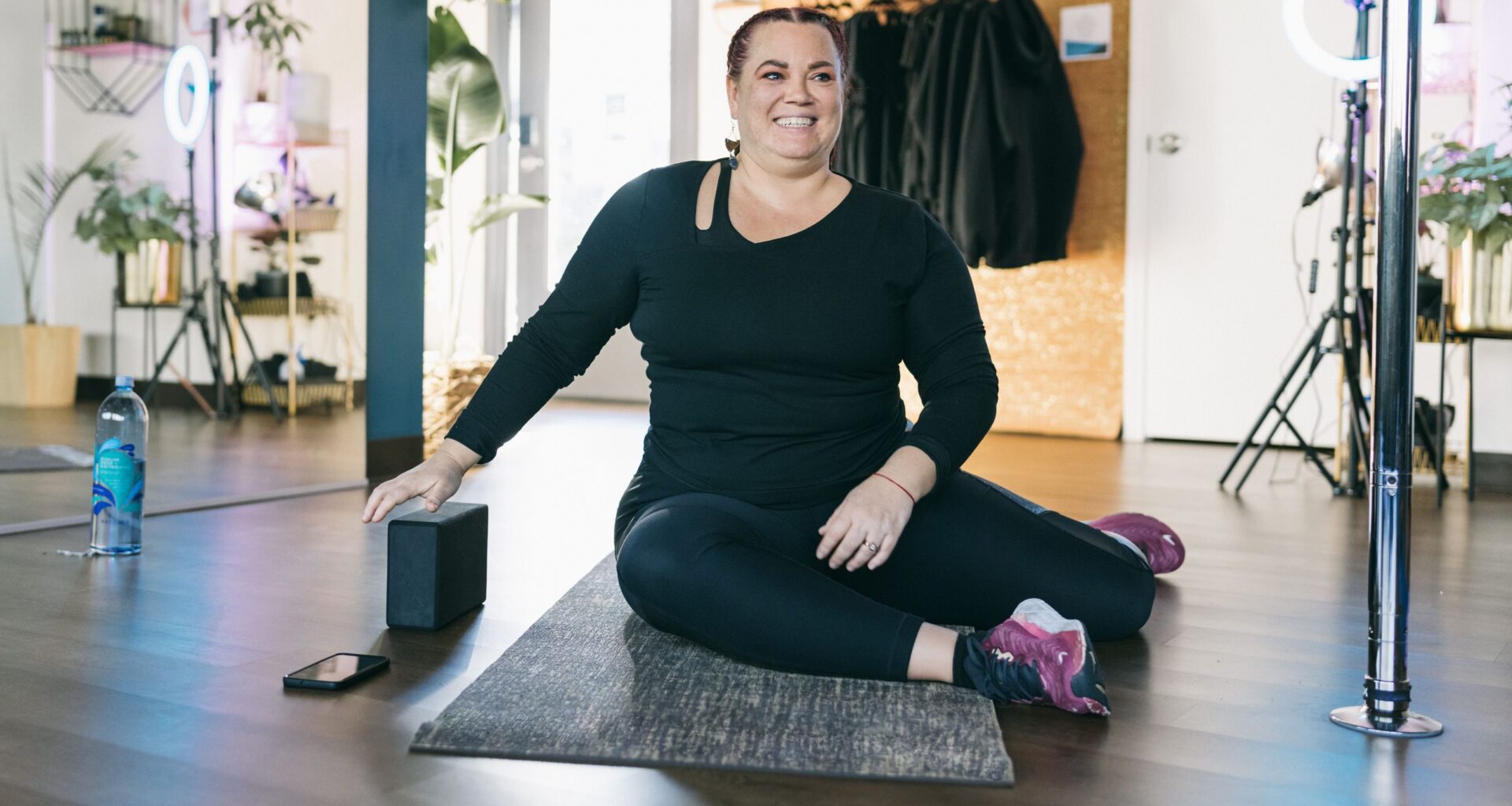 I asked a Pilates instructor for her favourite moves to help stretch and strengthen tight hips—here are the seven exercises she recommends