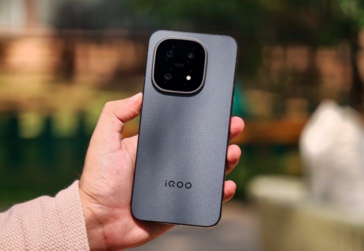 iQOO 15