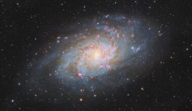 Astrophotographer spies a spiral galaxy bursting with starbirth (photo)