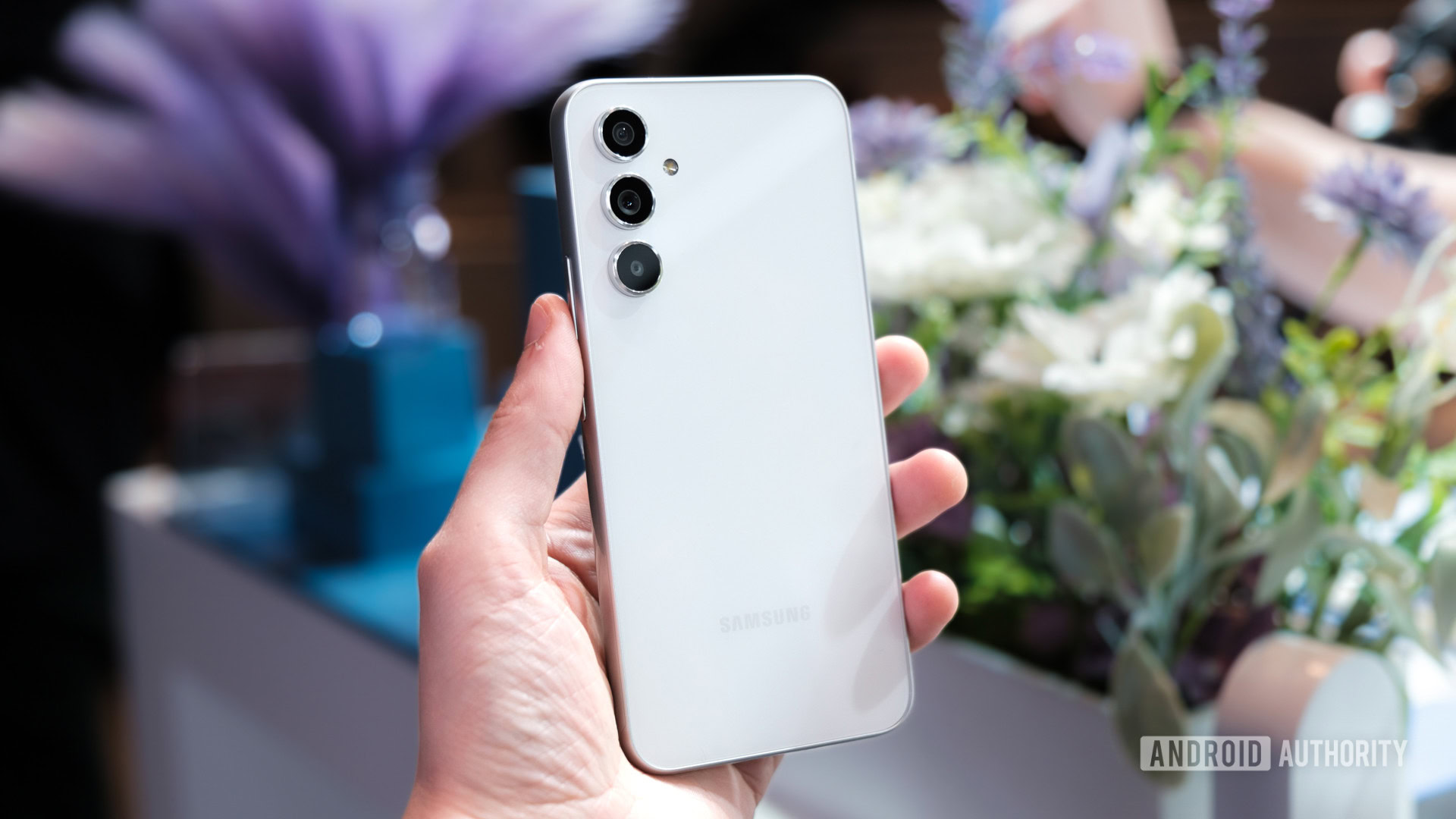 Samsung Galaxy A54 5G white back in hand Samsung Galaxy A54 5G white back in hand