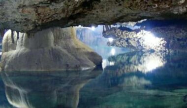 a massive ocean 700 km beneath Earth's surface