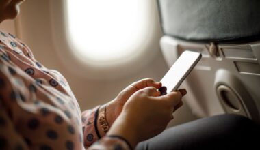 This Phone Holder Saved Me on a 17-hour Flight