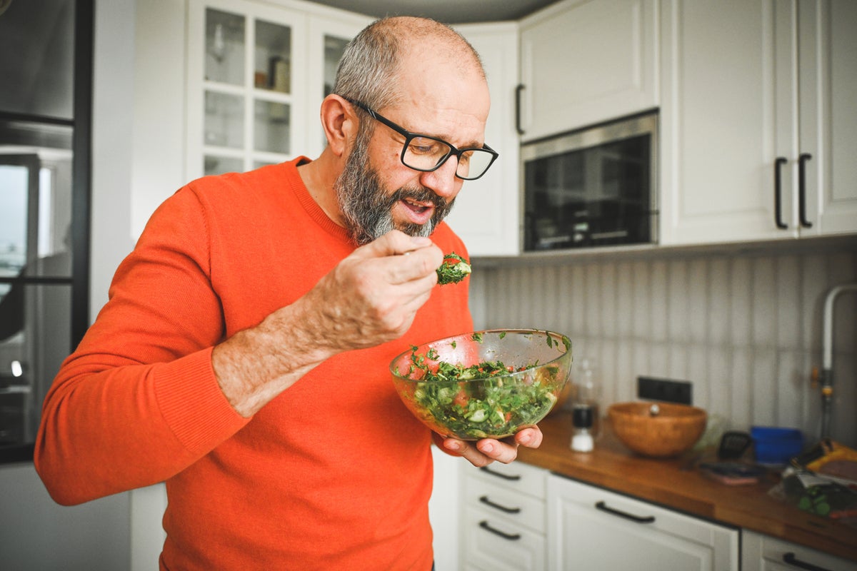 What foods nutrition experts never eat to avoid chronic illness in old age