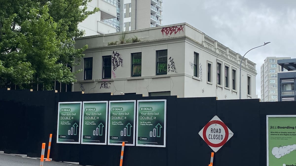 Owner of Fitzroy Hotel – Auckland’s oldest surviving hotel – locked in legal battle with city council