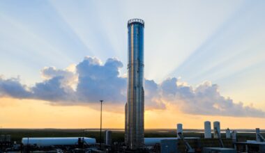 SpaceX's 1st 'Version 3' Super Heavy Starship booster buckles under pressure during initial tests
