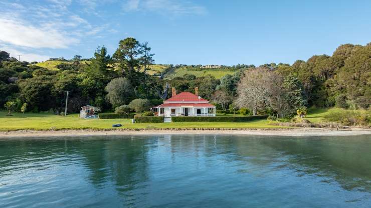 40 Rothschild Terrace, in Ōakura Bay, on Waiheke Island, is on the open market for the first time in 45 years. Photo / Supplied