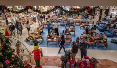 How to budget for the holiday season, according to a financial expert