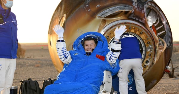 Chinese astronauts return to Earth after more than a week delay