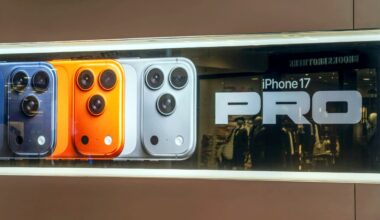 Apple to lead smartphone shipments in 2025 for first time since 2011