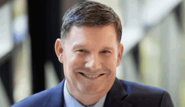 Defiant Schwab says RIAs have welcomed $2M referral minimum