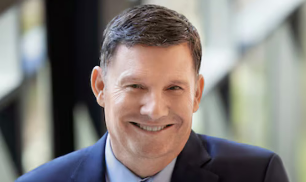 Defiant Schwab says RIAs have welcomed $2M referral minimum