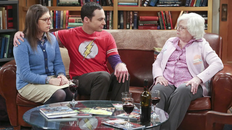 Meemaw, Amy, and Sheldon sitting on a sofa on The Big Bang Theory
