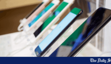 Many mobile phone shops closed today