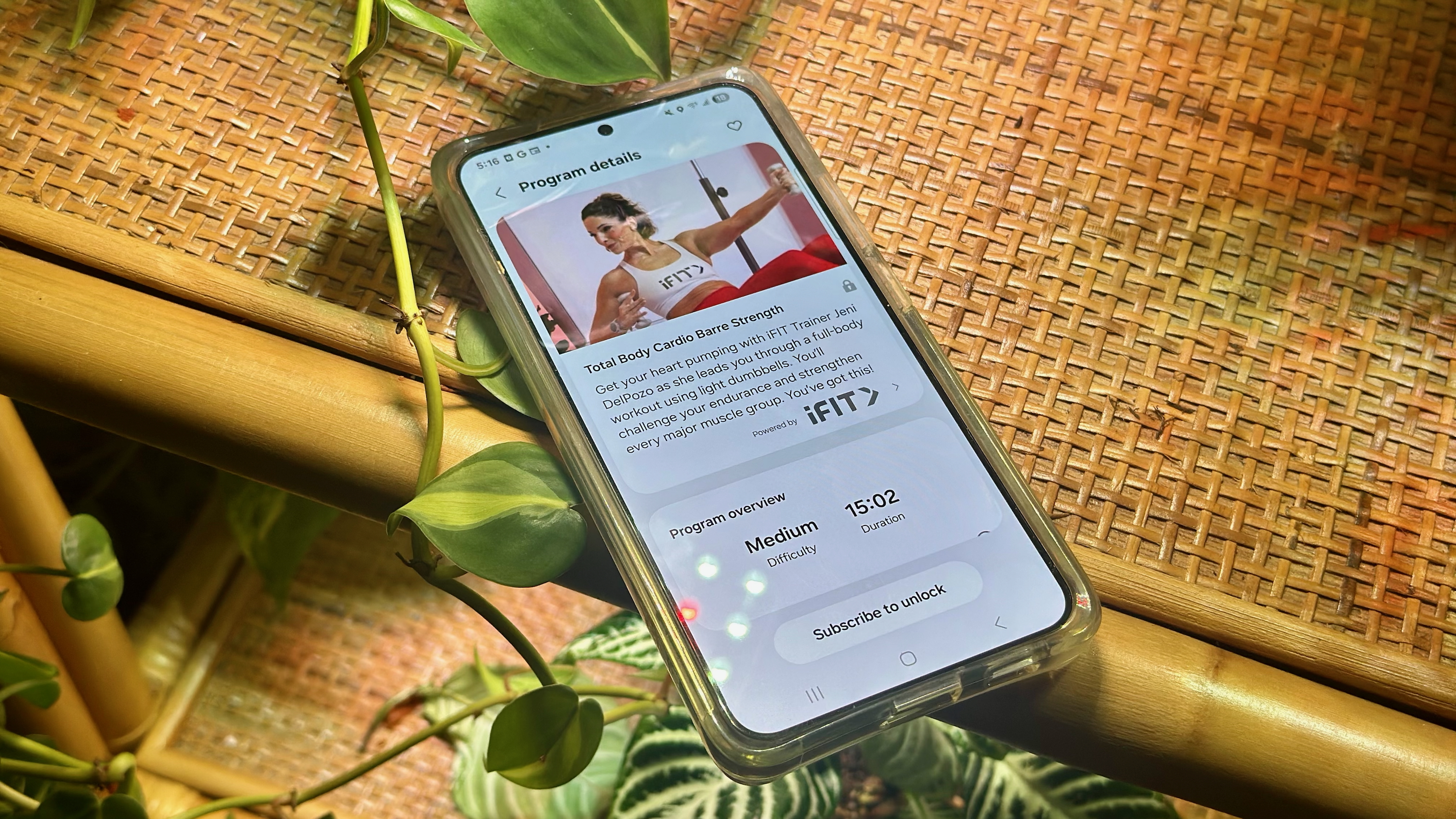 A "Program details" page in Samsung Health for an iFit workout titled "Total Body Cardio Barre Strength." It has a Medium difficulty and 15-minute duration. There is a "Subscribe to Unlock" button at the bottom.