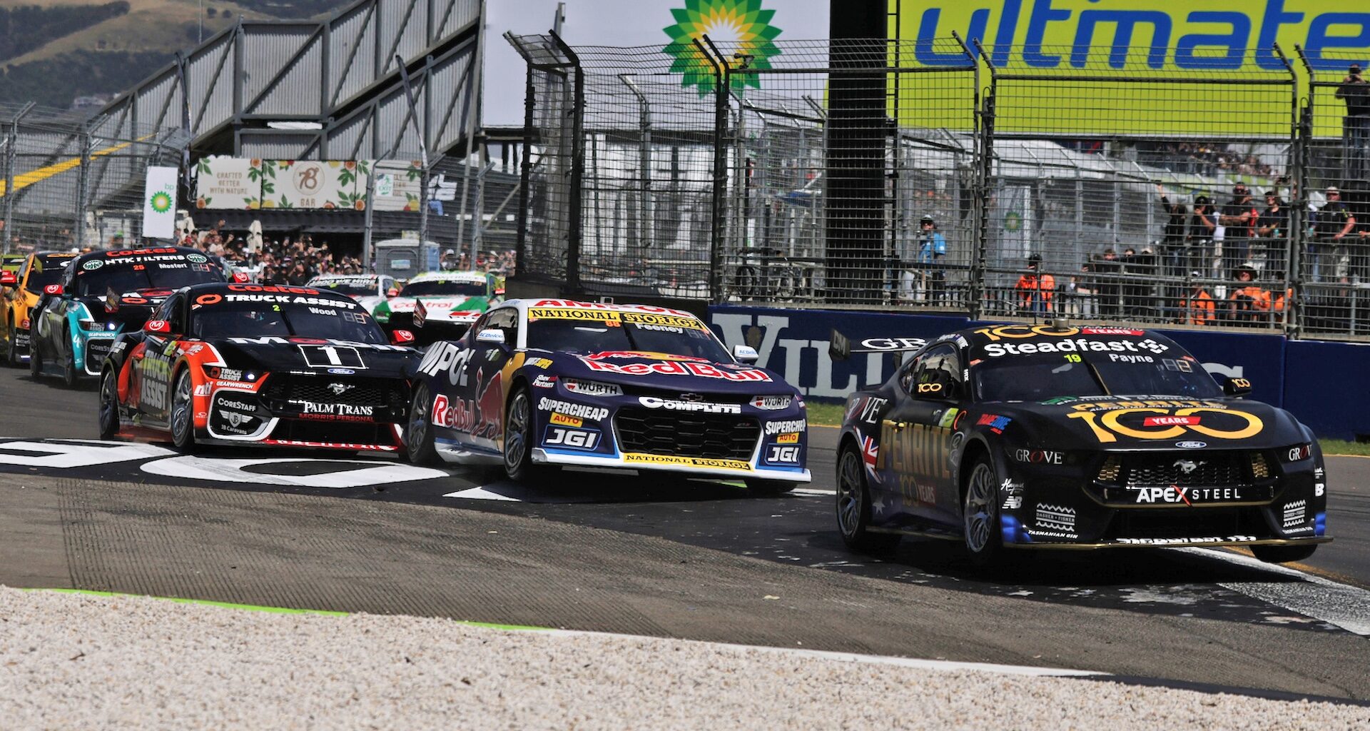 Title fight rocked by Wood/Feeney clash, war of words erupts - Supercars