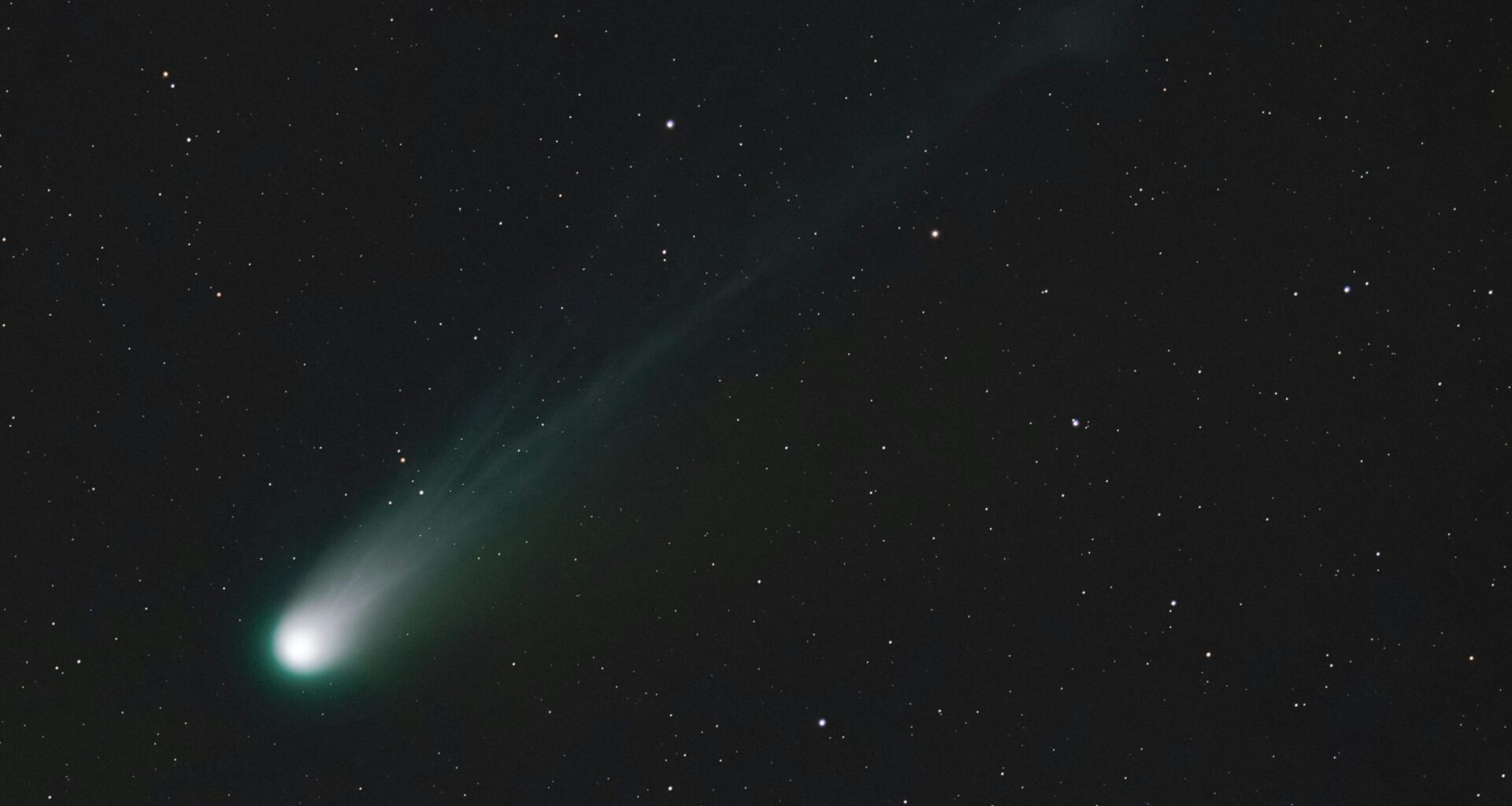 New Comet C/2025 V1 Borisov Is Speeding Past Earth - But Where’s Its Tail?