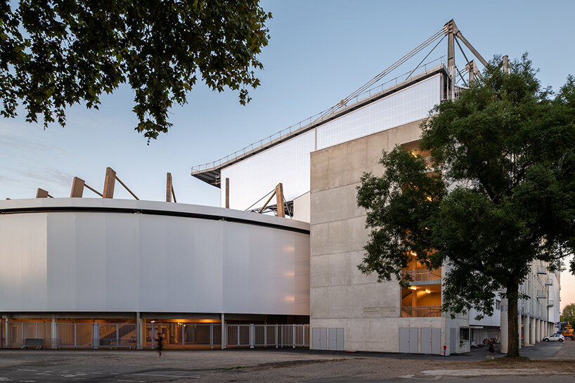 watch how populous built the RC strasbourg stadium out of decommissioned aeroplanes