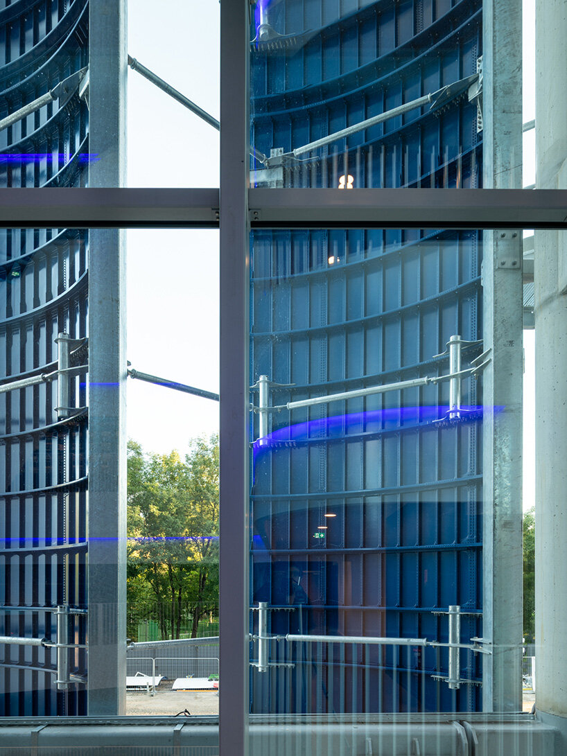 watch how populous built the RC strasbourg stadium out of decommissioned aeroplanes