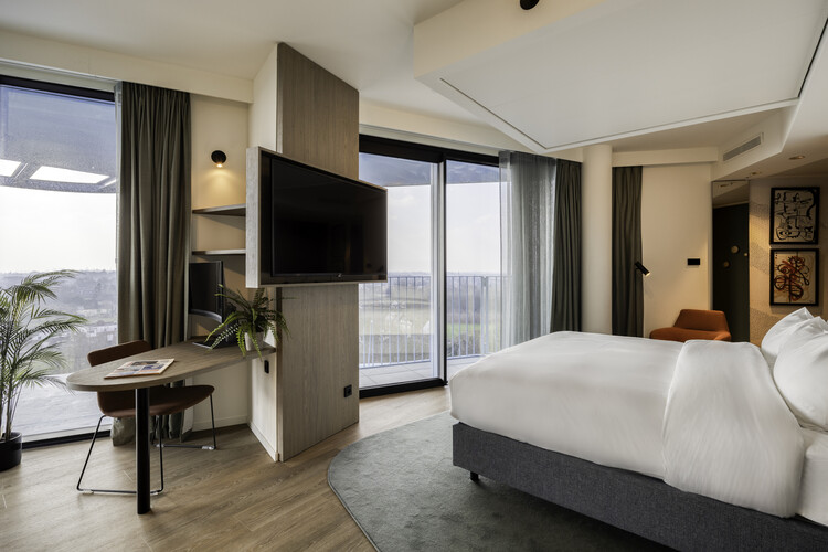 Closing the Water Loop with Greywater Recycling in the Bathroom - Image 3 of 15