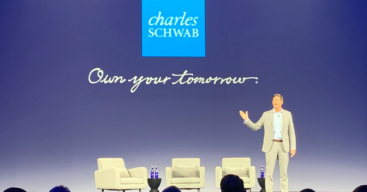 Schwab CEO Says Financial Services Lags in Convenience