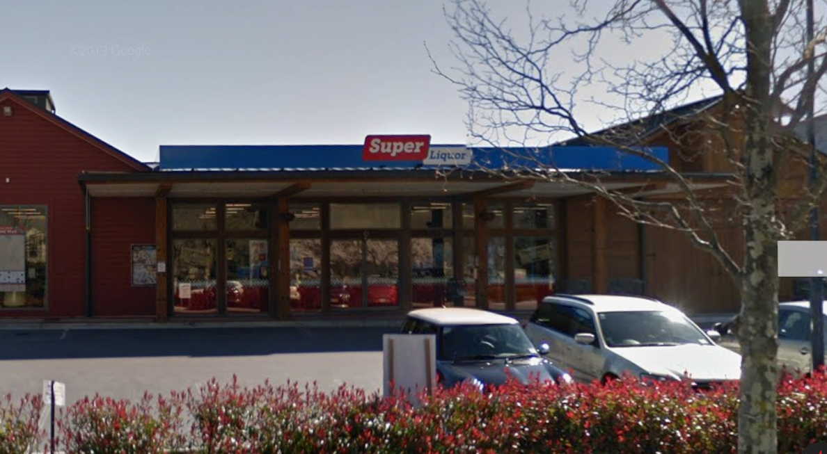 Liquor store targeted before vehicle dumped in lake