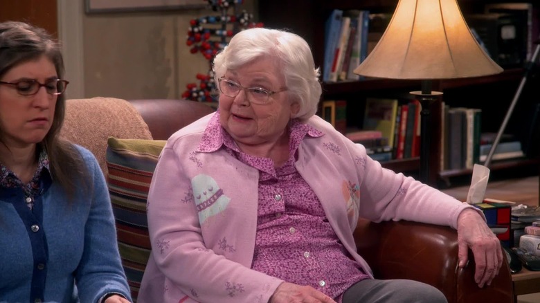 Meemaw sitting next to an upset Amy on The Big Bang Theory