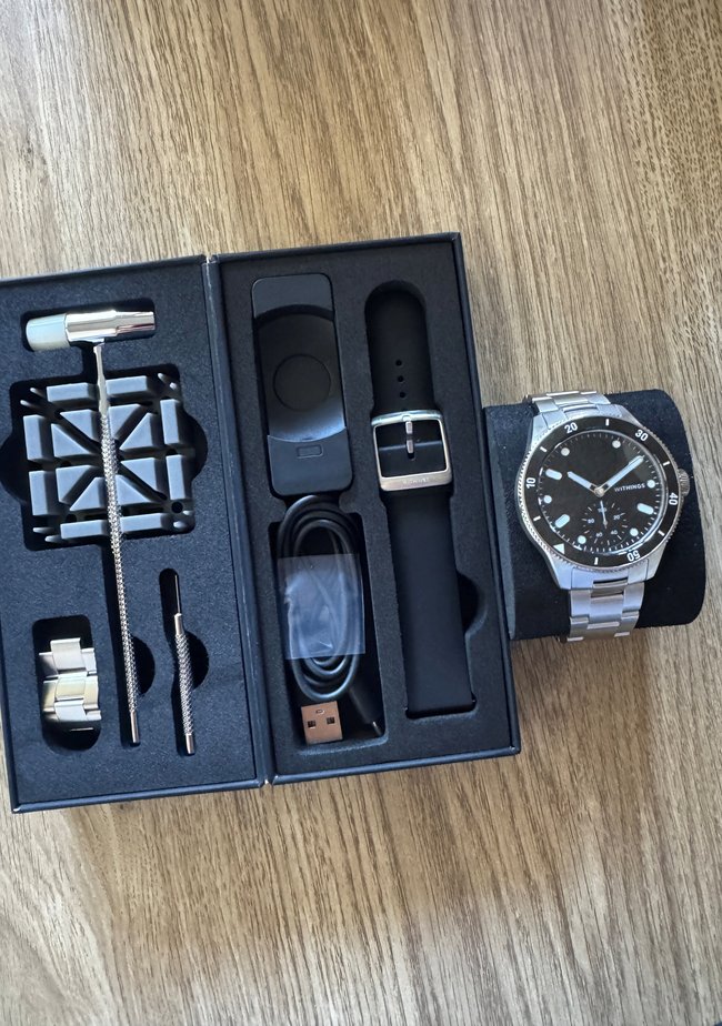 Withings’ new smart watch looks more like an expensive timepiece.