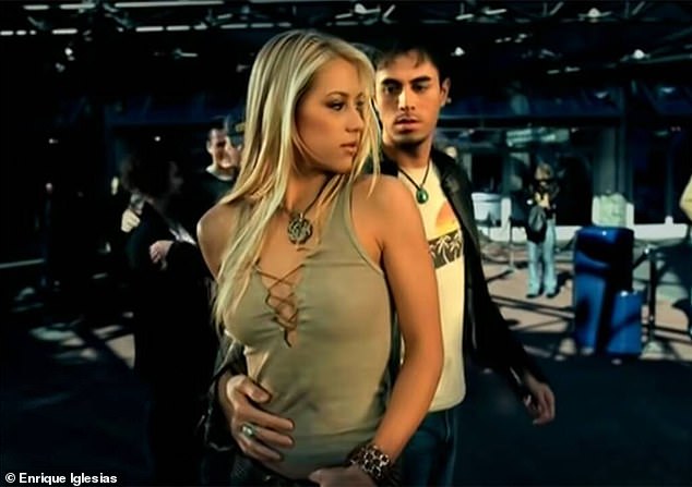 Kournikova met Iglesias on the set of the hitmaker's music video for 2001 single 'Escape'
