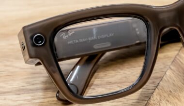 Analysts say a luxury eyewear giant could be the next AI winner