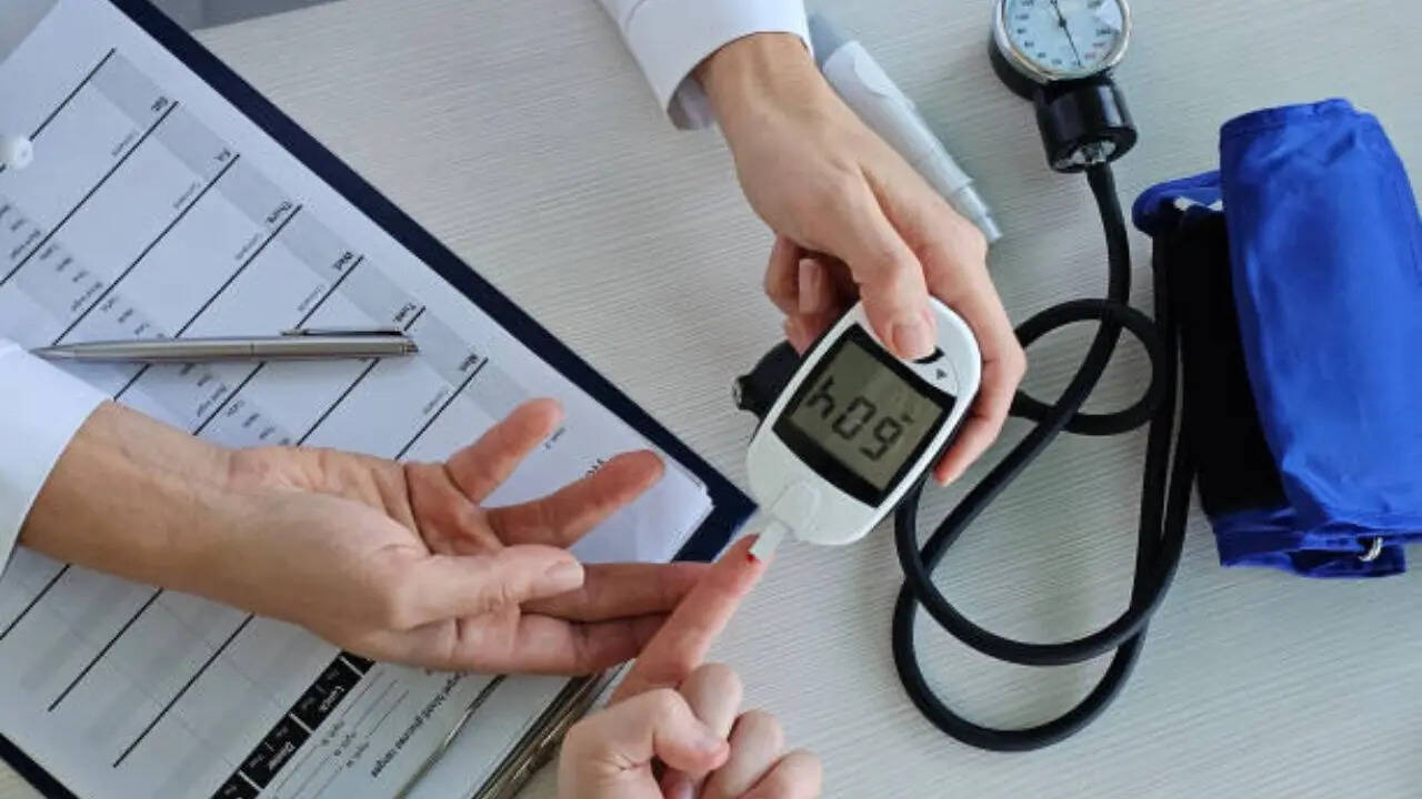 3 Diabetes Warning Signs to Watch Before New Year: Expert Alert | Health