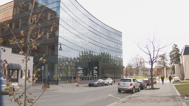 N.B. pension fund managers accused of costing tech investors millions
