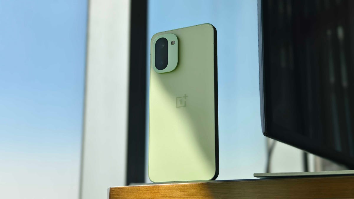 This $700 OnePlus phone just embarrassed my Samsung Galaxy S25 Ultra's battery