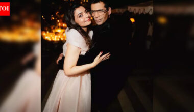 Bollywood Stars Celebrate Vaibhavi Merchant's 50th Birthday in Style |