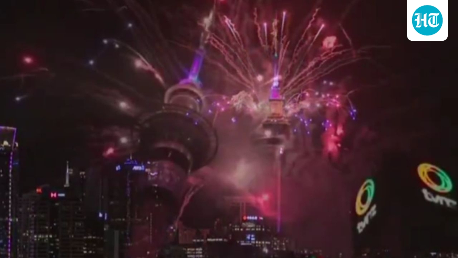 New Zealand welcomes New Year with massive fireworks in Auckland | Video