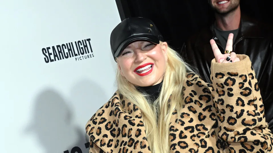 LOS ANGELES, CALIFORNIA - DECEMBER 18: Sia attends “Is This Thing On?” Los Angeles premiere on December 18, 2025 in Los Angeles, California. Vivien Killilea/Getty Images for Searchlight Pictures)