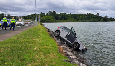 SunLive - Car cashes off road near Turret Rd bridge