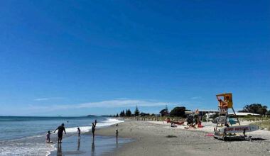 SunLive - Warning after off-duty guards rescue five