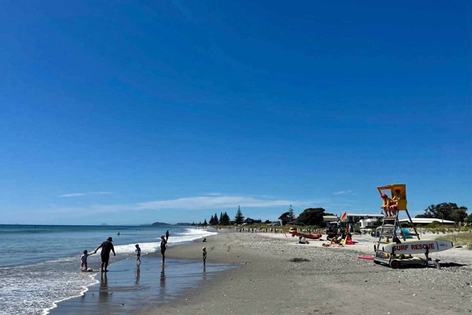 SunLive - Warning after off-duty guards rescue five