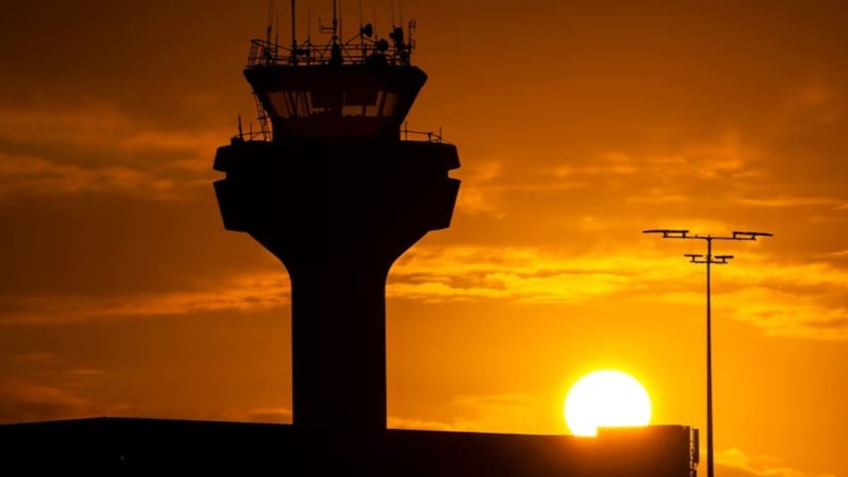 Airways outage: Air traffic control display screen went blank in ‘complete workstation failure’