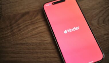 Tough job market has people using dating apps to get interviews