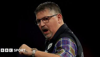 Gary Anderson celebrates