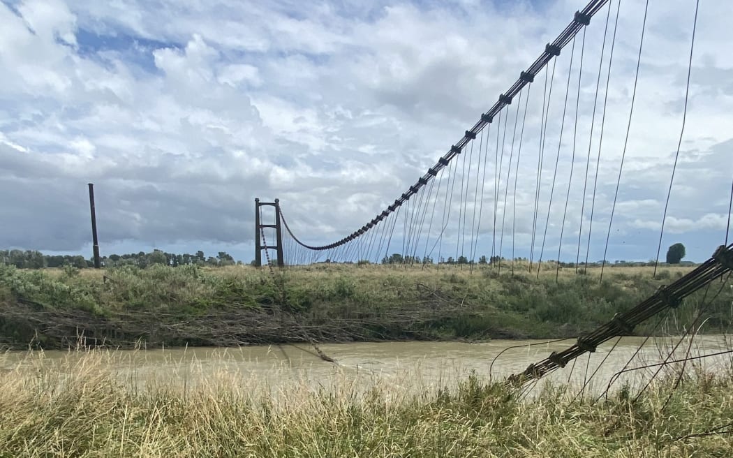 One of the cables at the historic Ōpiki bridge has fallen into the Manawatū River again.