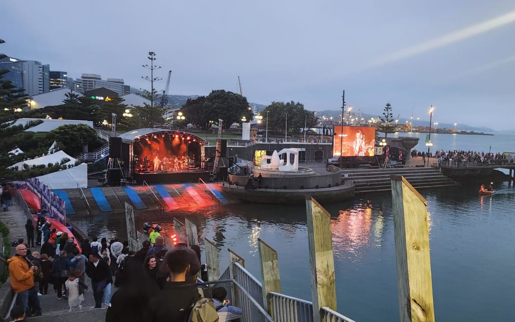 NYE crowds in central Wellington.