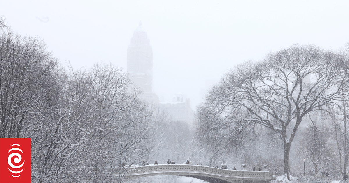 Winter weather in US northeast leads to thousands of flight delays, cancellations