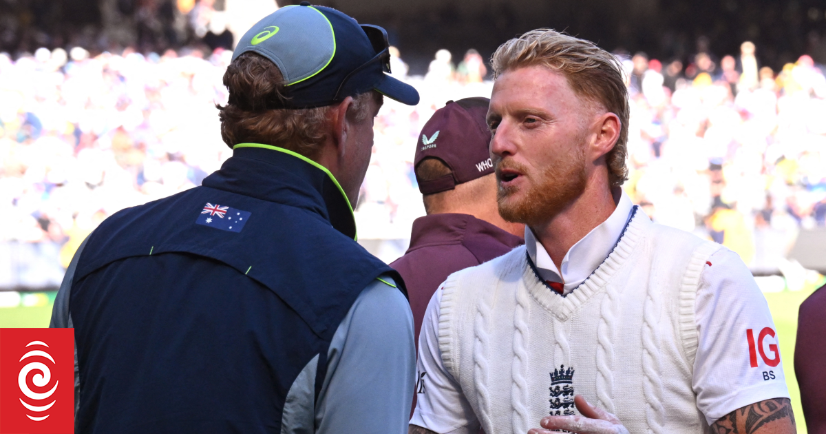 England snap 15-year losing streak to win chaotic 4th Ashes Test
