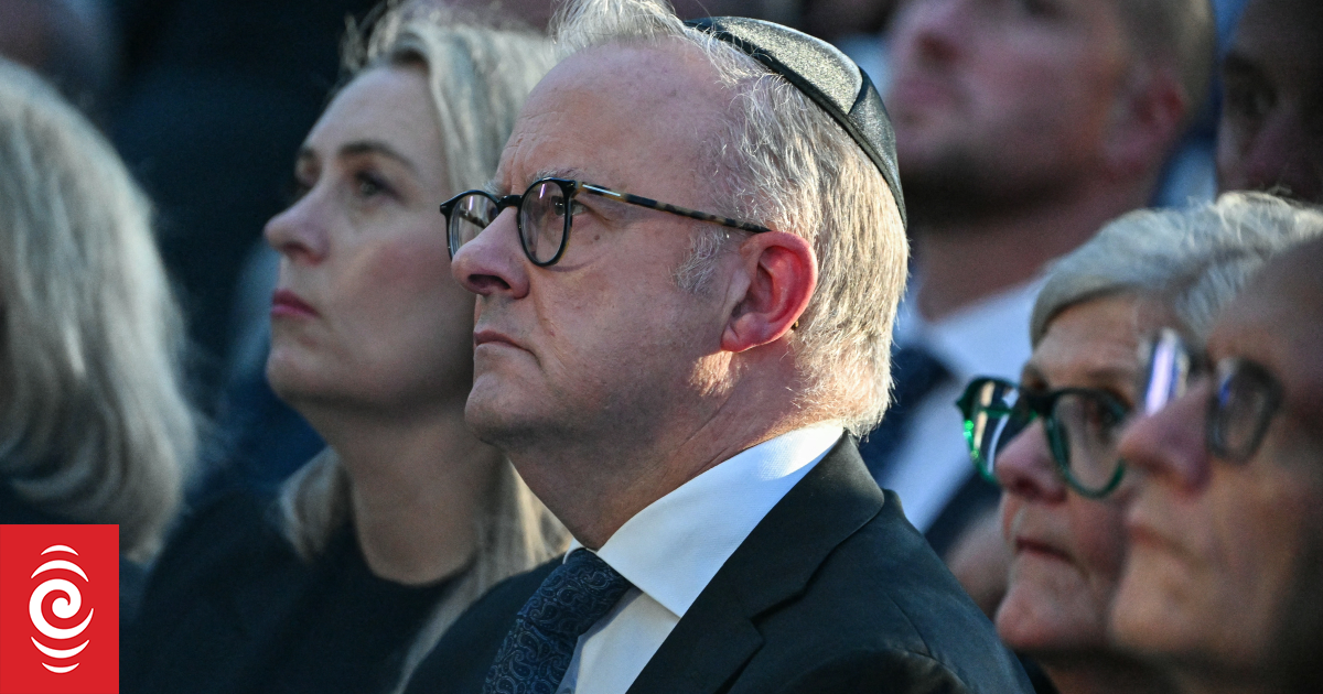 Australian Prime Minister booed as Bondi Beach attack victims honoured