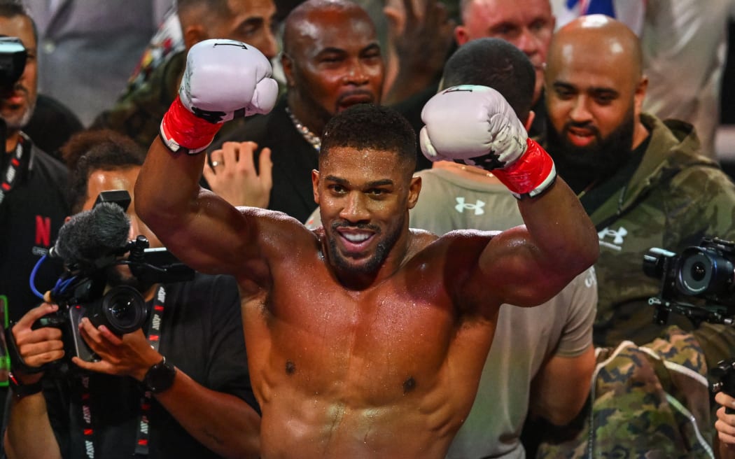 British boxer Anthony Joshua celebrates after defeating US boxer and influencer Jake Paul, 2025.