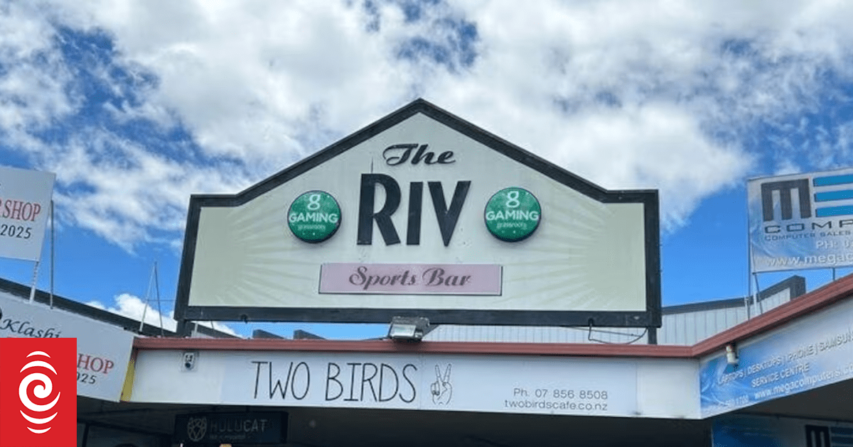 Hamilton armed robber Hone Daniels claimed he was doing his laundry, not robbing a pub